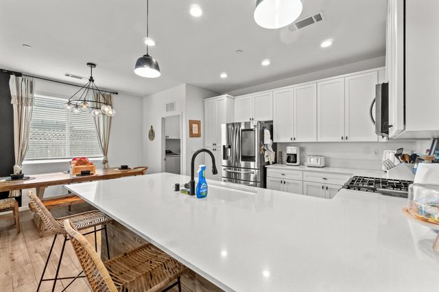 3185 Dorset Street, Tulare, CA 93274