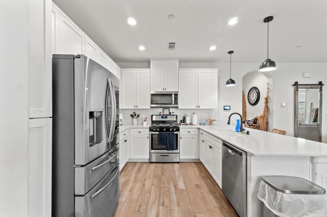 3185 Dorset Street, Tulare, CA 93274