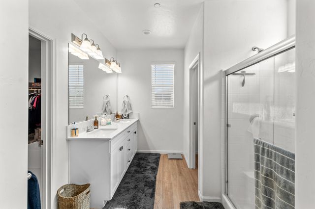 3185 Dorset Street, Tulare, CA 93274