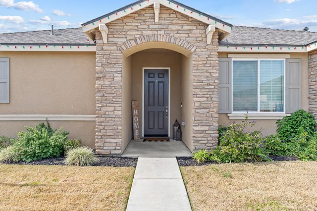 3185 Dorset Street, Tulare, CA 93274