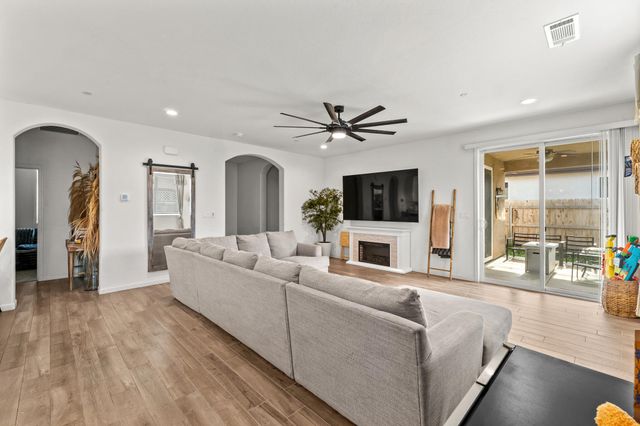 3185 Dorset Street, Tulare, CA 93274