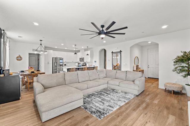 3185 Dorset Street, Tulare, CA 93274