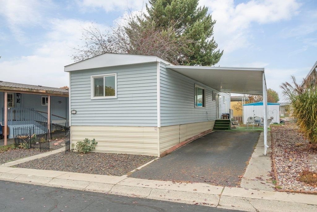 1211 E Lyons Ave, Spokane, WA 99208