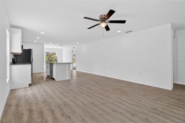 999 AVENUE A, Haines City, FL 33844