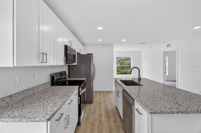 999 AVENUE A, Haines City, FL 33844