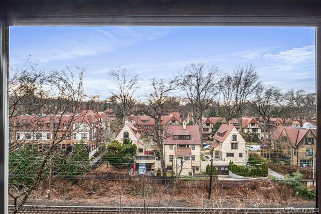 77-16 Austin Street 5L, Forest Hills, NY 11375