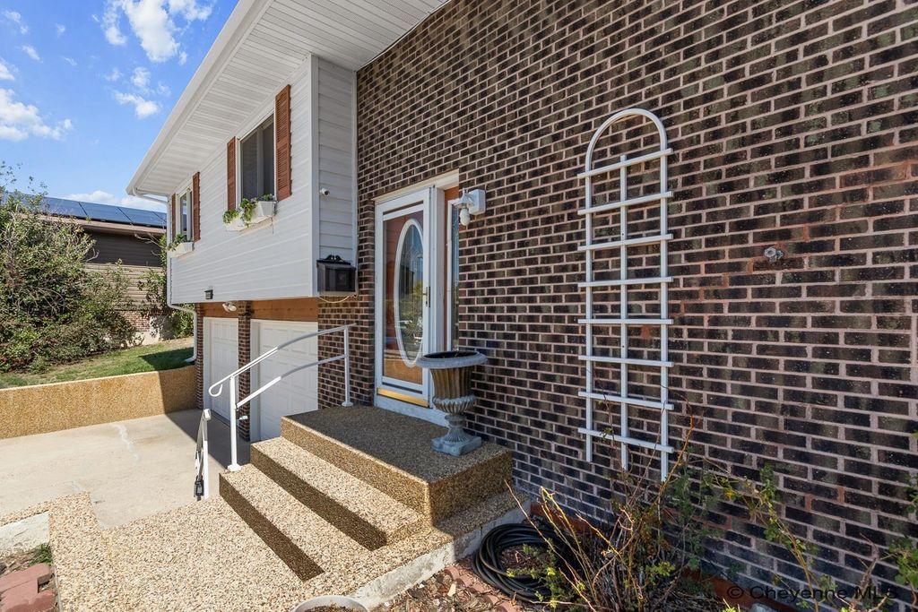 5409 HILLTOP AVE, Cheyenne, WY 82009