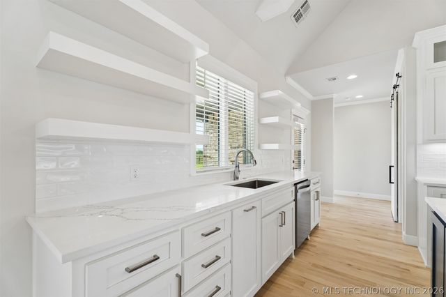 8403 S Timber Wolf Drive, Broken Arrow, OK 74014