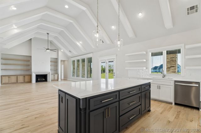 8403 S Timber Wolf Drive, Broken Arrow, OK 74014
