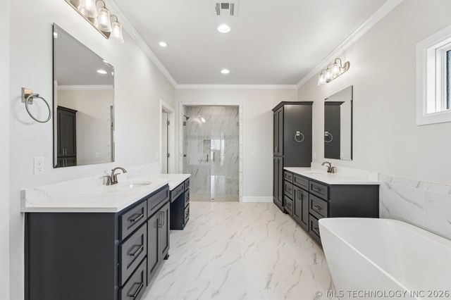 8403 S Timber Wolf Drive, Broken Arrow, OK 74014