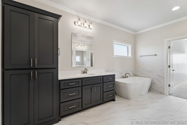 8403 S Timber Wolf Drive, Broken Arrow, OK 74014