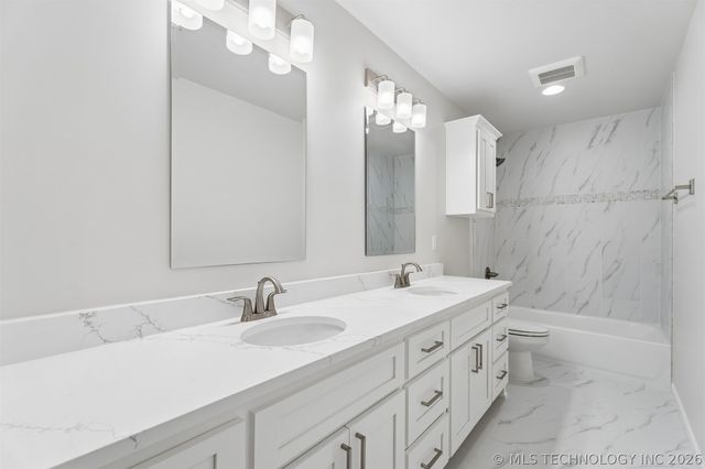 8403 S Timber Wolf Drive, Broken Arrow, OK 74014