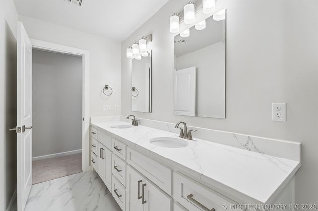 8403 S Timber Wolf Drive, Broken Arrow, OK 74014