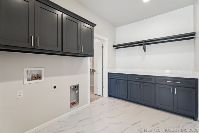 8403 S Timber Wolf Drive, Broken Arrow, OK 74014