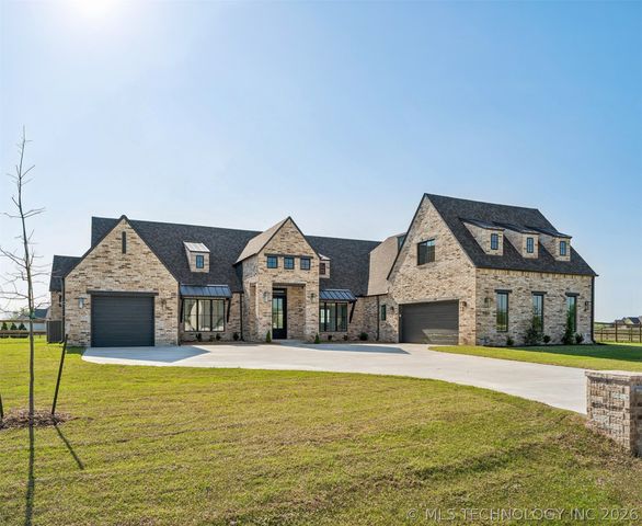 8403 S Timber Wolf Drive, Broken Arrow, OK 74014