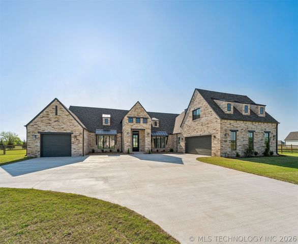8403 S Timber Wolf Drive, Broken Arrow, OK 74014