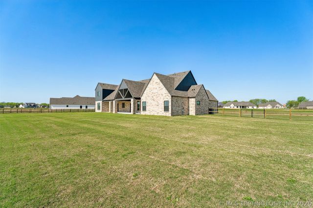 8403 S Timber Wolf Drive, Broken Arrow, OK 74014