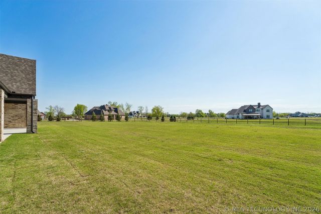 8403 S Timber Wolf Drive, Broken Arrow, OK 74014