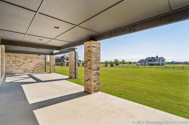 8403 S Timber Wolf Drive, Broken Arrow, OK 74014