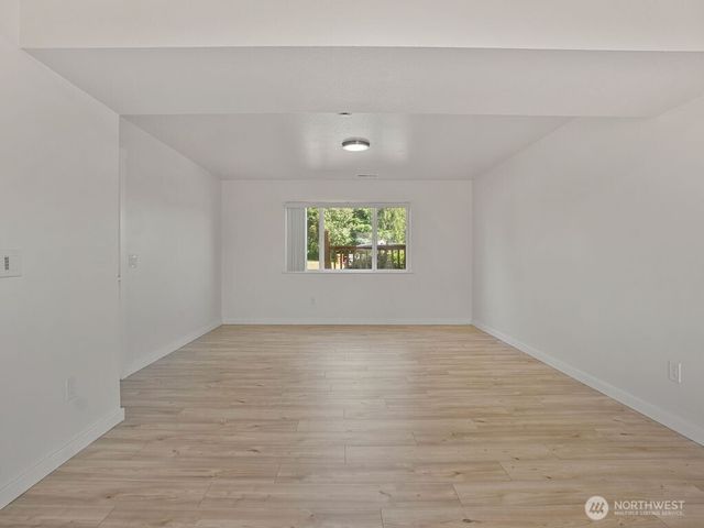 1675 SW 8th Avenue, Oak Harbor, WA 98277