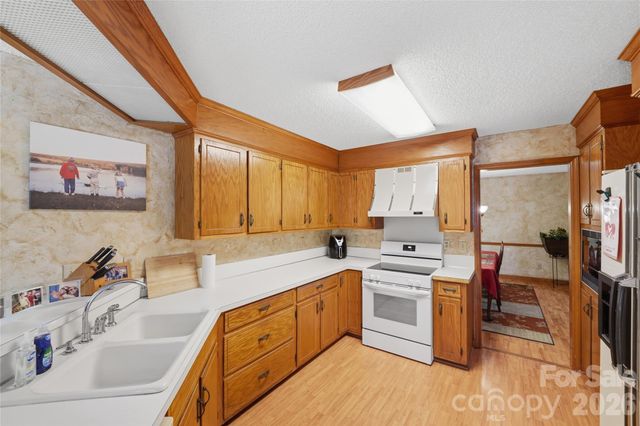 7040 Summer Place, Charlotte, NC 28213