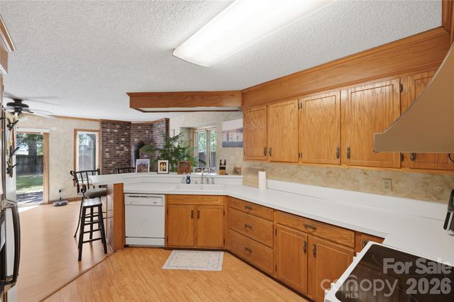 7040 Summer Place, Charlotte, NC 28213