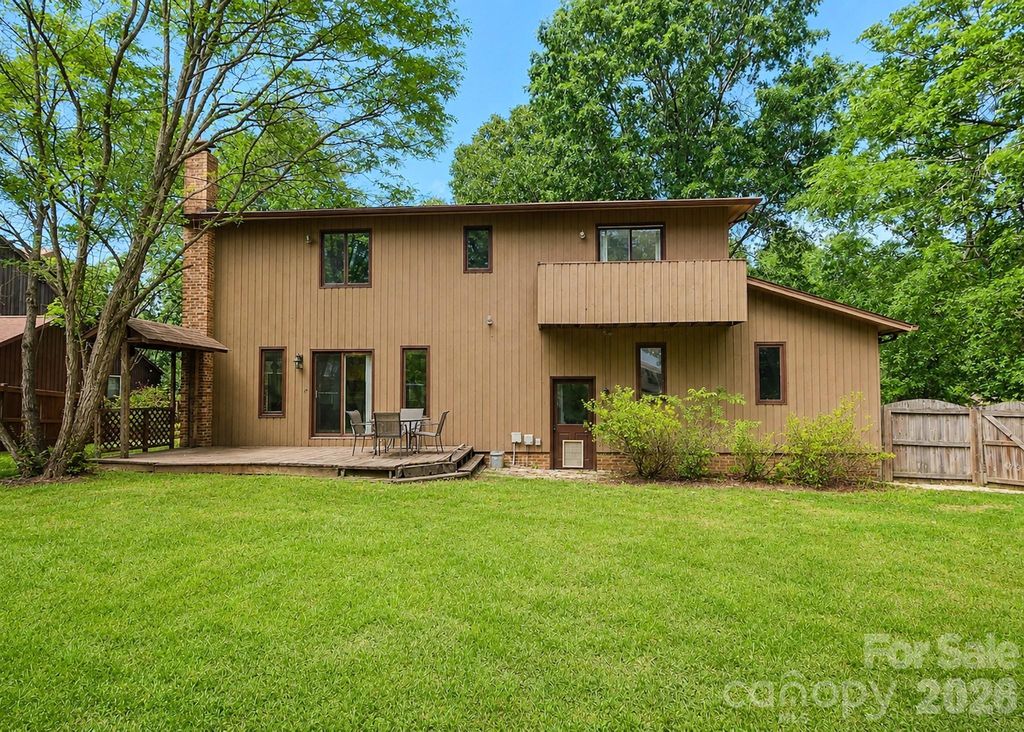 7040 Summer Place, Charlotte, NC 28213