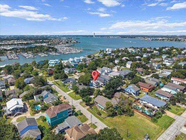 526 Pine Road, Clear Lake Shores, TX 77565