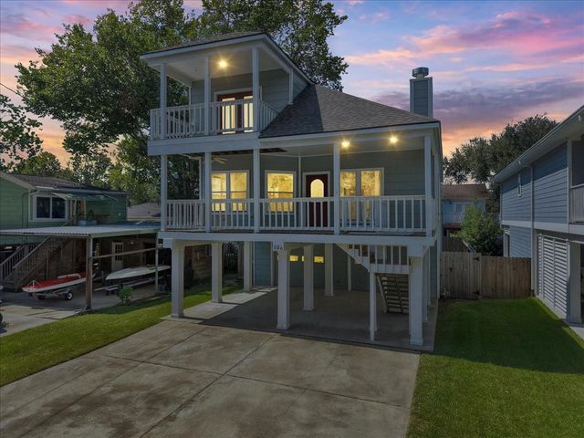 526 Pine Road, Clear Lake Shores, TX 77565