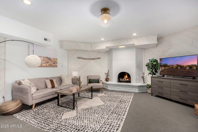 6831 E STAGECOACH PASS --, Carefree, AZ 85377