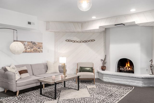 6831 E STAGECOACH PASS --, Carefree, AZ 85377