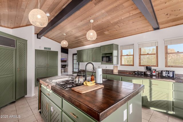 6831 E STAGECOACH PASS --, Carefree, AZ 85377