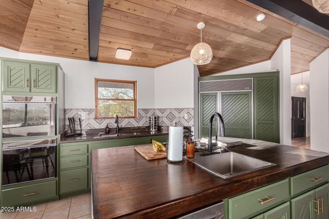 6831 E STAGECOACH PASS --, Carefree, AZ 85377