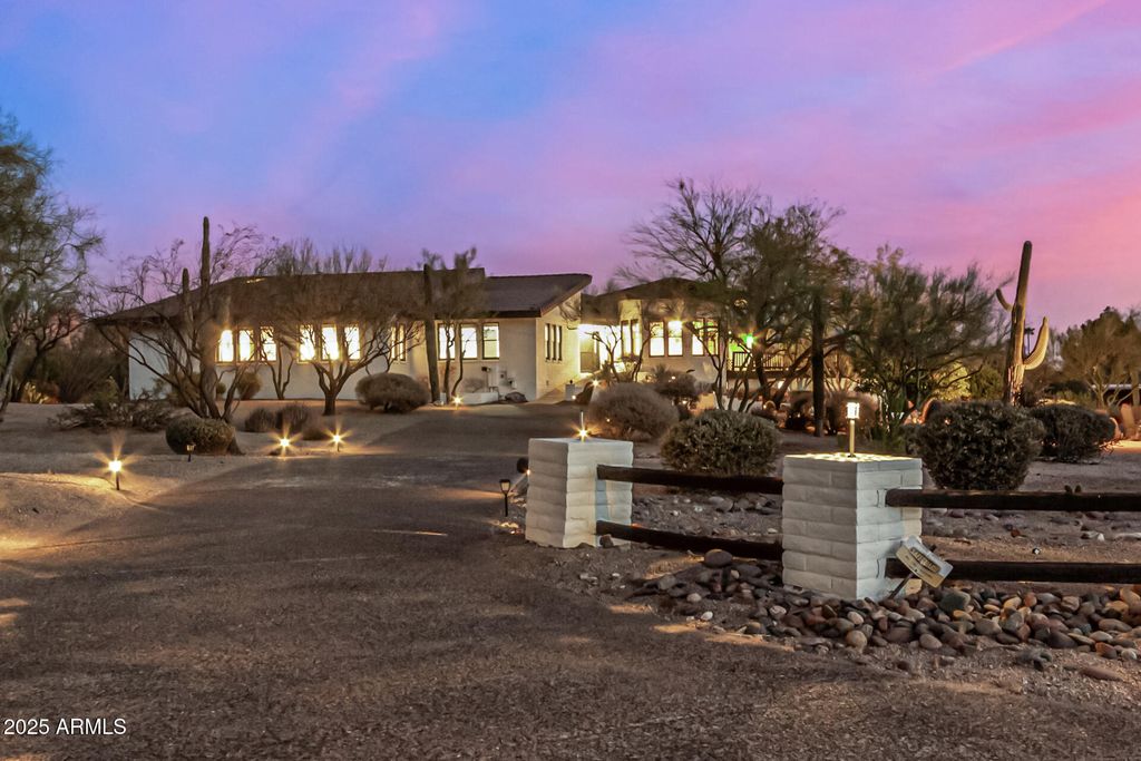 6831 E STAGECOACH PASS --, Carefree, AZ 85377