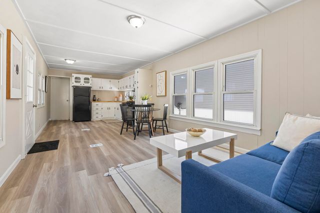 14 Stage Coach Circle, Londonderry, NH 03053