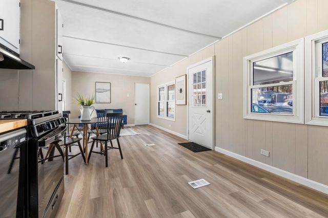 14 Stage Coach Circle, Londonderry, NH 03053