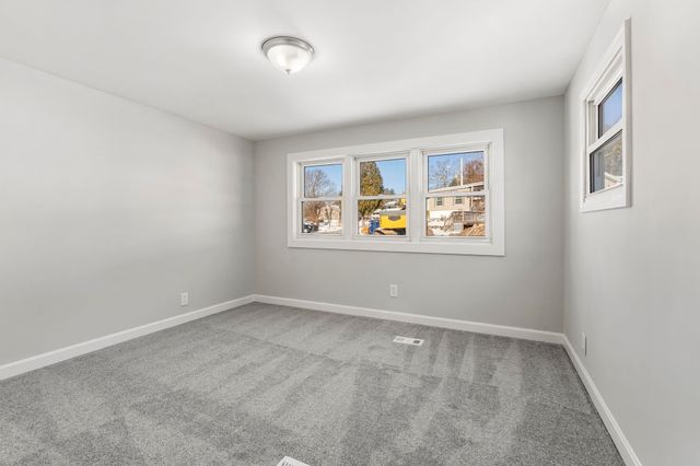 14 Stage Coach Circle, Londonderry, NH 03053