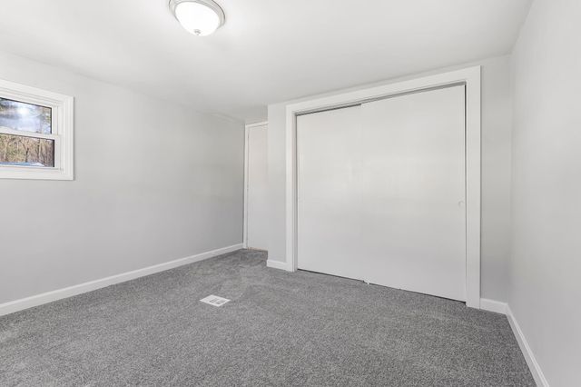 14 Stage Coach Circle, Londonderry, NH 03053