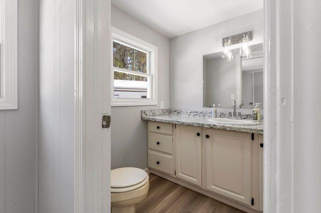 14 Stage Coach Circle, Londonderry, NH 03053