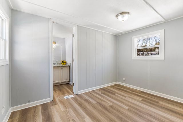 14 Stage Coach Circle, Londonderry, NH 03053