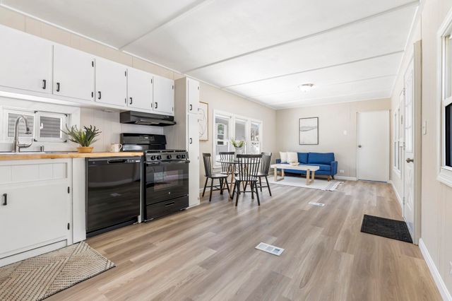 14 Stage Coach Circle, Londonderry, NH 03053