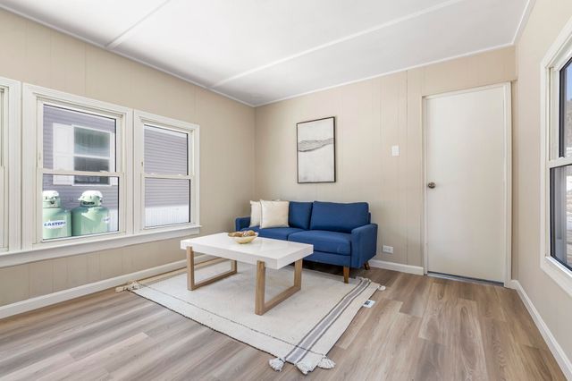 14 Stage Coach Circle, Londonderry, NH 03053