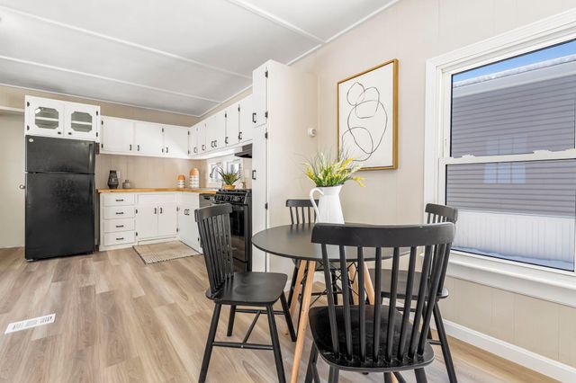 14 Stage Coach Circle, Londonderry, NH 03053