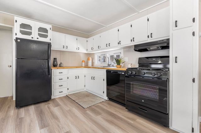 14 Stage Coach Circle, Londonderry, NH 03053