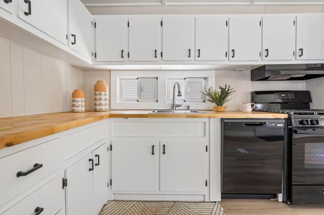 14 Stage Coach Circle, Londonderry, NH 03053