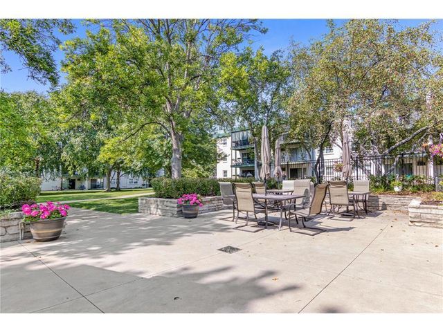 2720 Dale Street N C113, Roseville, MN 55113