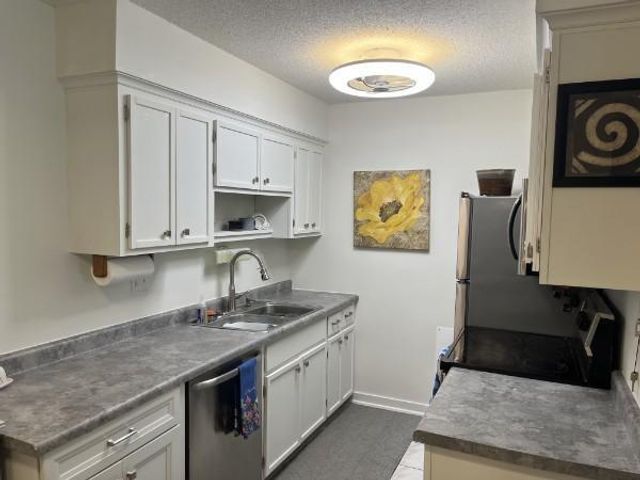 2720 Dale Street N C113, Roseville, MN 55113