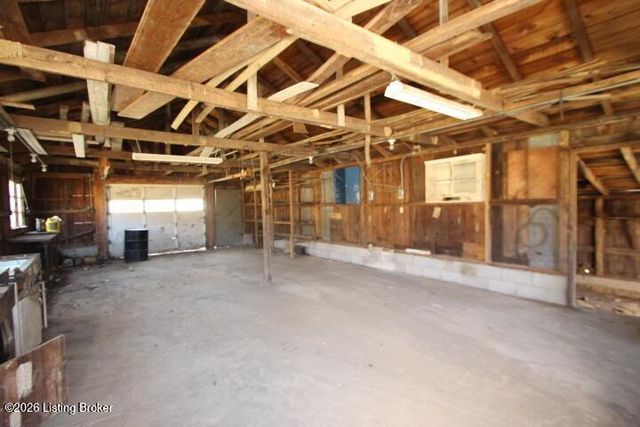 1961 Glensboro Rd, Lawrenceburg, KY 40342