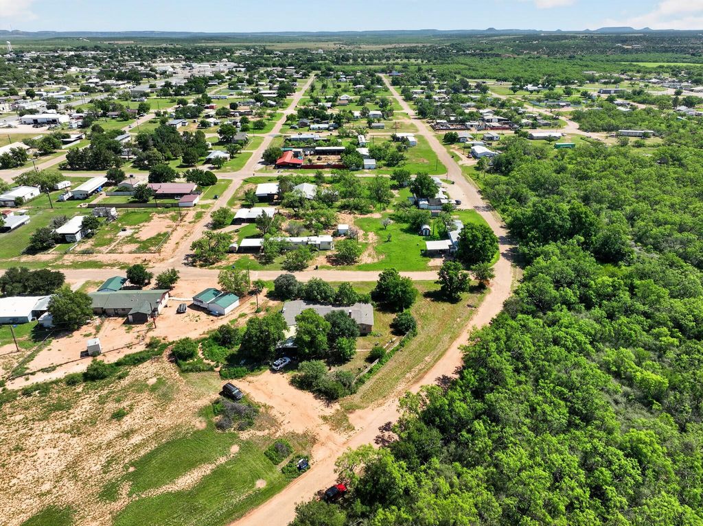 Image 11 of property listing at 319 Zero Street, Robert Lee, TX 76945