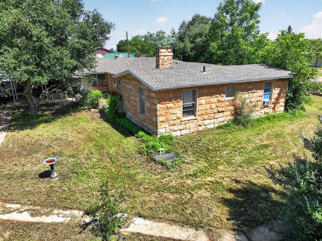 Image 13 of property listing at 319 Zero Street, Robert Lee, TX 76945